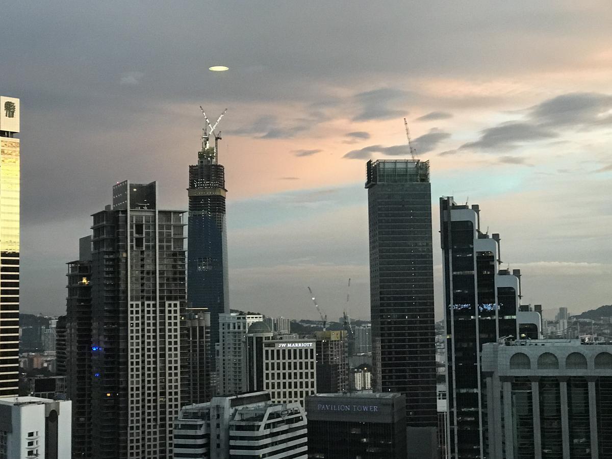 Soho Suites Klcc By Pnut Klcc View Куала Лумпур Екстериор снимка